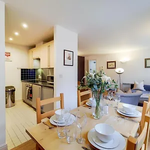 Capital Aldgate - Two Bed Apartment